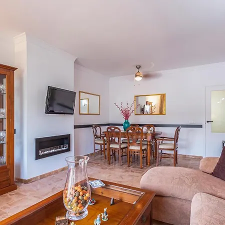 Awesome In With 3 Bedrooms *