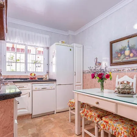 Awesome In With 3 Bedrooms *