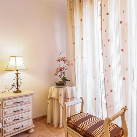 Awesome In With 3 Bedrooms Estepona